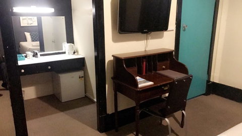 Ambassadors Hotel - Accommodation Burleigh 35
