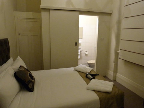 Ambassadors Hotel - Accommodation Burleigh 11