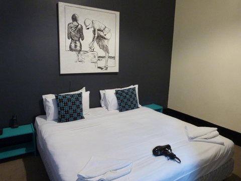 Ambassadors Hotel - Accommodation Burleigh 31