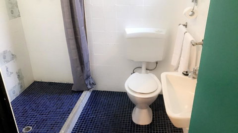 Ambassadors Hotel - Accommodation Burleigh 37