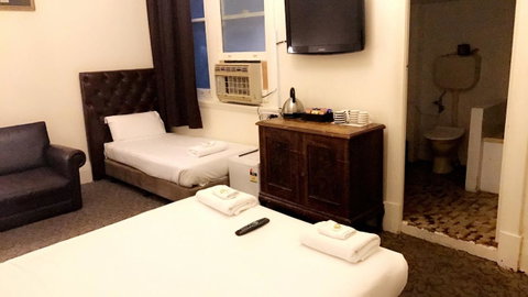 Ambassadors Hotel - Accommodation Burleigh 24