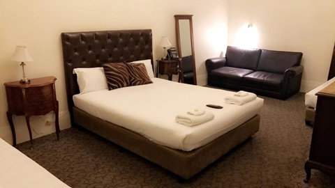 Ambassadors Hotel - Accommodation Burleigh 29