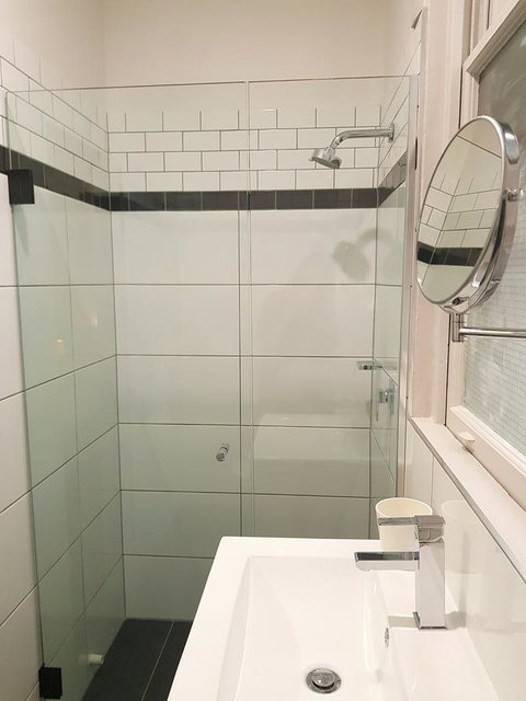 Ambassadors Hotel - Accommodation Burleigh 8