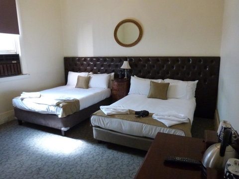 Ambassadors Hotel - Accommodation Burleigh 13