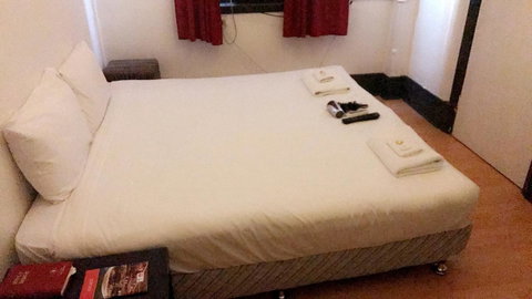 Ambassadors Hotel - Accommodation Burleigh 42