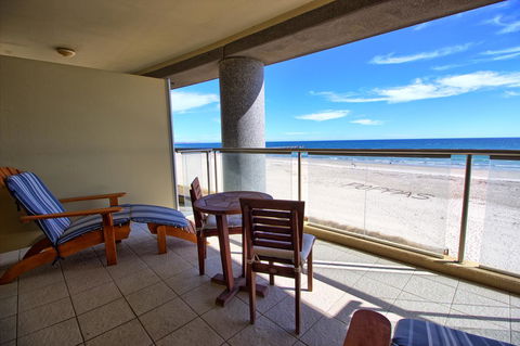 Pier 216 - Accommodation Burleigh 11