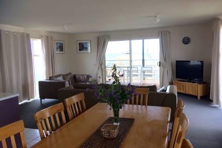 Bayview Beach House Apartment No 1 - Accommodation Burleigh 11