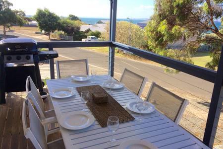 Bayview Beach House Apartment No 1 - Accommodation Burleigh 5