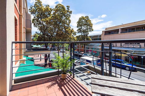 Executive 3 Bedroom Apartment + Internet + Parking - Accommodation Burleigh 28
