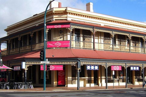 Executive 3 Bedroom Apartment + Internet + Parking - Accommodation Burleigh 43