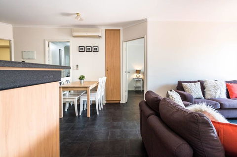 Executive 3 Bedroom Apartment + Internet + Parking - Accommodation Burleigh 19