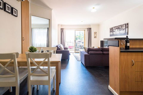 Executive 3 Bedroom Apartment + Internet + Parking - Accommodation Burleigh 21