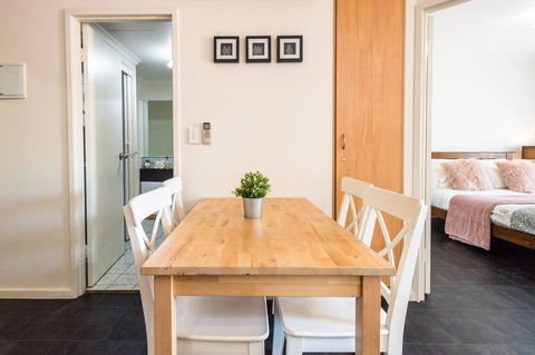Executive 3 Bedroom Apartment + Internet + Parking - Accommodation Burleigh 13