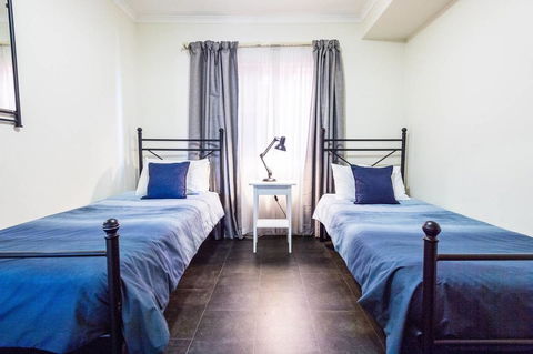 Executive 3 Bedroom Apartment + Internet + Parking - Accommodation Burleigh 8