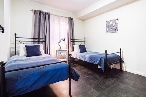 Executive 3 Bedroom Apartment + Internet + Parking - Accommodation Burleigh 16
