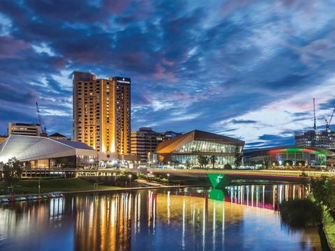 Executive 3 Bedroom Apartment + Internet + Parking - Accommodation Burleigh 0