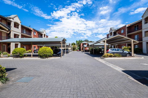 Executive 3 Bedroom Apartment + Internet + Parking - Accommodation Burleigh 35