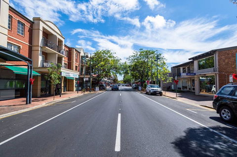 Executive 3 Bedroom Apartment + Internet + Parking - Accommodation Burleigh 3