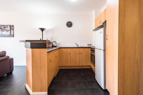 Executive 3 Bedroom Apartment + Internet + Parking - Accommodation Burleigh 5
