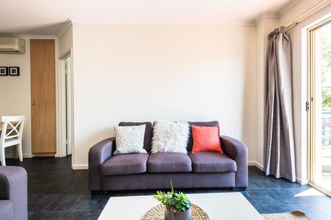 Executive 3 Bedroom Apartment + Internet + Parking - Accommodation Burleigh 20