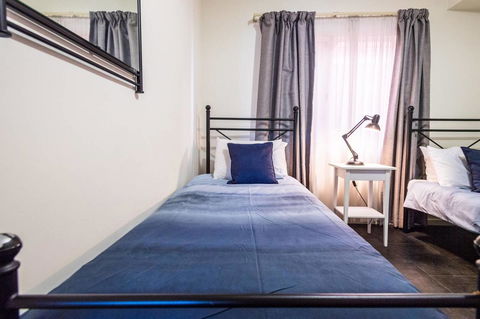 Executive 3 Bedroom Apartment + Internet + Parking - Accommodation Burleigh 22