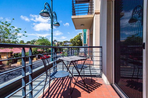 Executive 3 Bedroom Apartment + Internet + Parking - Accommodation Burleigh 6