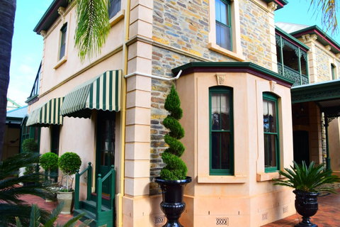Grand Bluestone Mansion - Accommodation Burleigh 25