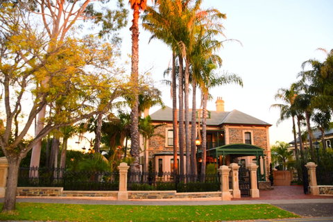 Grand Bluestone Mansion - Accommodation Burleigh 0