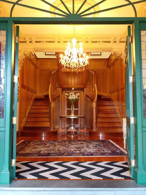 Grand Bluestone Mansion - Accommodation Burleigh 2