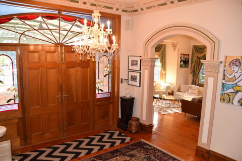 Grand Bluestone Mansion - Accommodation Burleigh 3