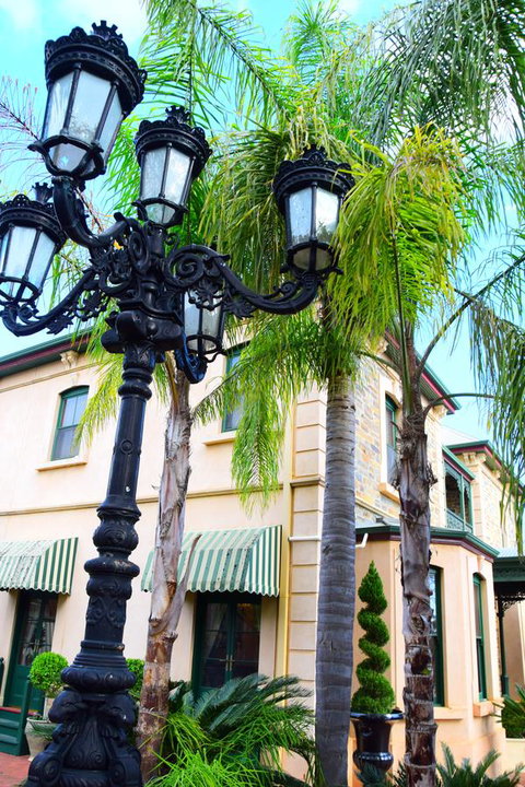 Grand Bluestone Mansion - Accommodation Burleigh 8