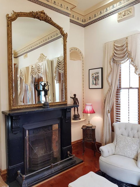 Grand Bluestone Mansion - Accommodation Burleigh 5