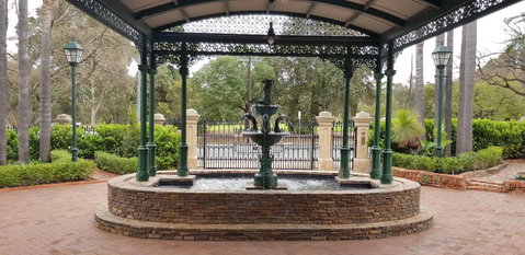 Grand Bluestone Mansion - Accommodation Burleigh 22