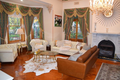 Grand Bluestone Mansion - Accommodation Burleigh 4