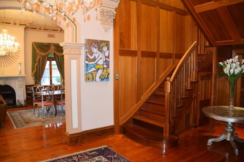 Grand Bluestone Mansion - Accommodation Burleigh 12