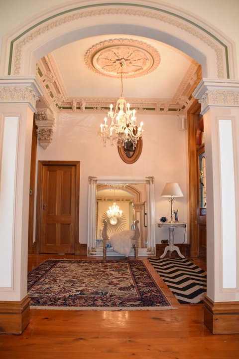 Grand Bluestone Mansion - Accommodation Burleigh 10