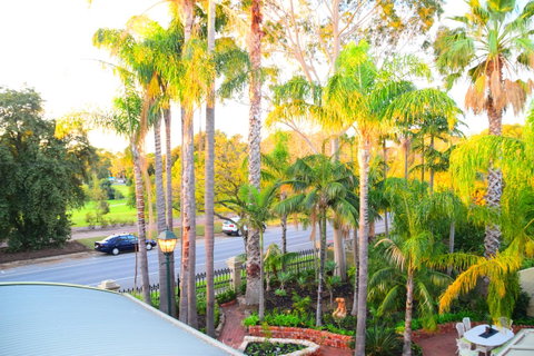 Grand Bluestone Mansion - Accommodation Burleigh 23