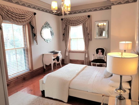 Grand Bluestone Mansion - Accommodation Burleigh 14