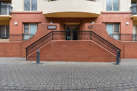 One Bedroom In Adelaideâ€™s East End FREE WIFI*Netflix*Parking - Accommodation Burleigh 13