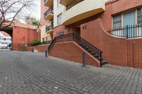 One Bedroom In Adelaideâ€™s East End FREE WIFI*Netflix*Parking - Accommodation Burleigh 22