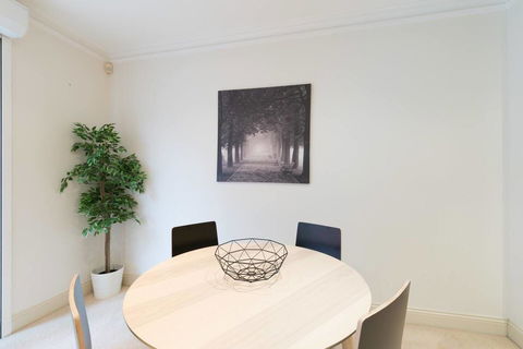 One Bedroom In Adelaideâ€™s East End FREE WIFI*Netflix*Parking - Accommodation Burleigh 21