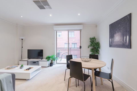 One Bedroom In Adelaideâ€™s East End FREE WIFI*Netflix*Parking - Accommodation Burleigh 8
