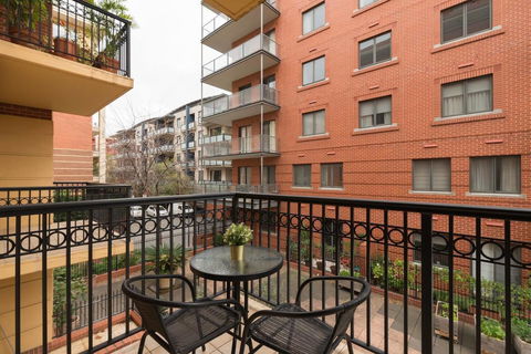 One Bedroom In Adelaideâ€™s East End FREE WIFI*Netflix*Parking - Accommodation Burleigh 2