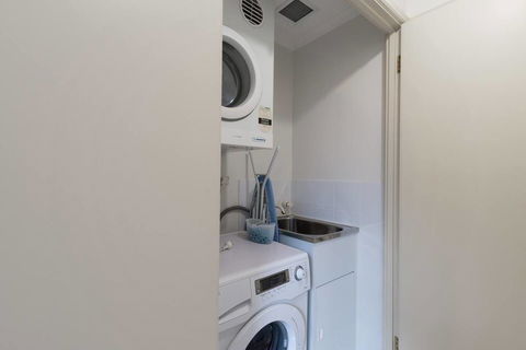 One Bedroom In Adelaideâ€™s East End FREE WIFI*Netflix*Parking - Accommodation Burleigh 15