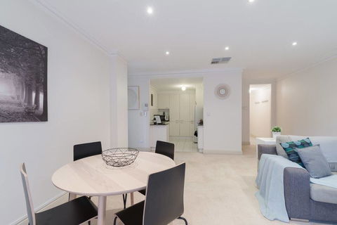 One Bedroom In Adelaideâ€™s East End FREE WIFI*Netflix*Parking - Accommodation Burleigh 18