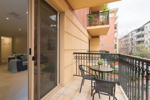 One Bedroom In Adelaideâ€™s East End FREE WIFI*Netflix*Parking - Accommodation Burleigh 5