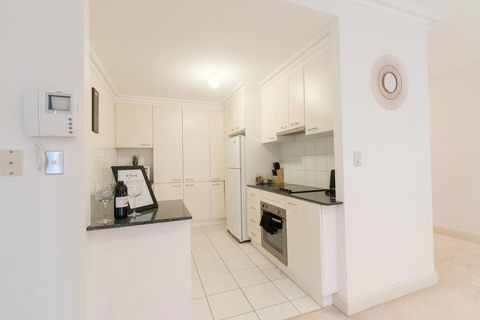 One Bedroom In Adelaideâ€™s East End FREE WIFI*Netflix*Parking - Accommodation Burleigh 12