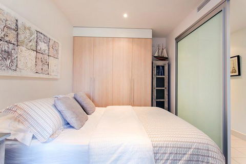 Glenelg Holiday Apartments-Pier - Accommodation Burleigh 4