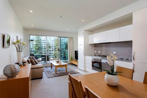 Glenelg Holiday Apartments-Pier - Accommodation Burleigh 1
