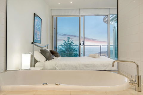 Glenelg Skyline Beachfront Penthouse, Adelaide - Accommodation Burleigh 16